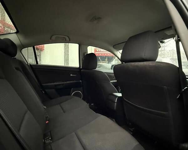 Черный Мазда 3, объемом двигателя 1.6 л и пробегом 89 тыс. км за 4800 $, фото 7 на Automoto.ua