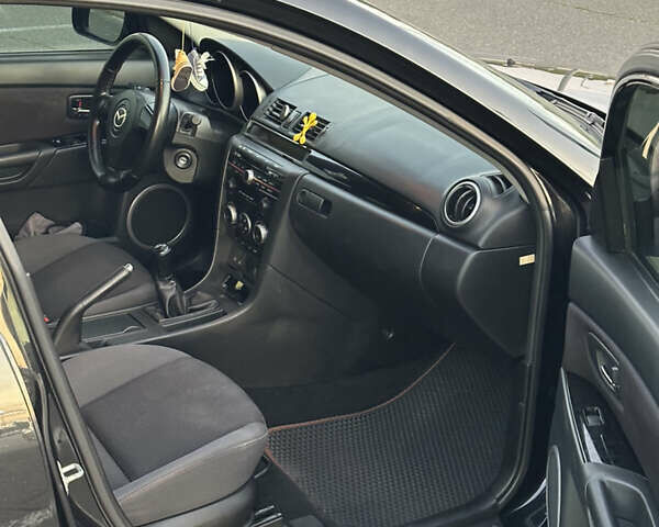 Черный Мазда 3, объемом двигателя 1.6 л и пробегом 225 тыс. км за 5900 $, фото 11 на Automoto.ua
