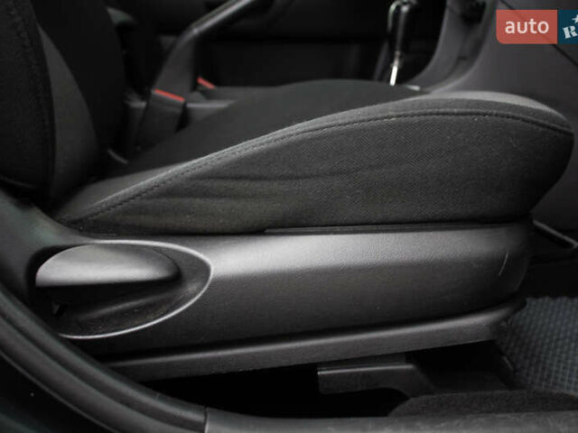 Черный Мазда 3, объемом двигателя 1.6 л и пробегом 185 тыс. км за 6350 $, фото 30 на Automoto.ua