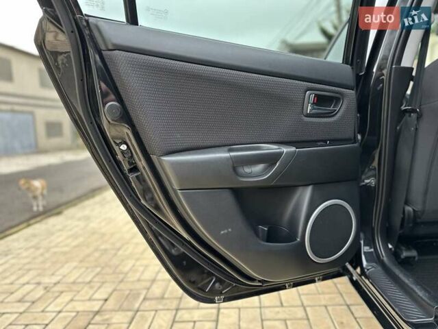 Черный Мазда 3, объемом двигателя 1.6 л и пробегом 130 тыс. км за 7700 $, фото 60 на Automoto.ua