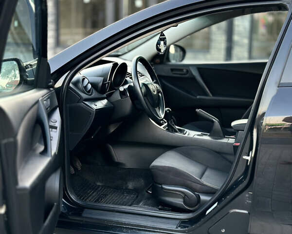 Чорний Мазда 3, об'ємом двигуна 1.6 л та пробігом 300 тис. км за 6500 $, фото 14 на Automoto.ua
