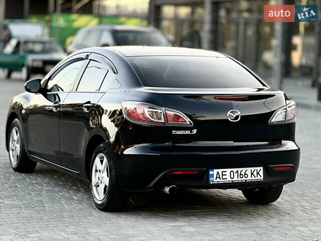 Чорний Мазда 3, об'ємом двигуна 1.6 л та пробігом 300 тис. км за 6500 $, фото 3 на Automoto.ua