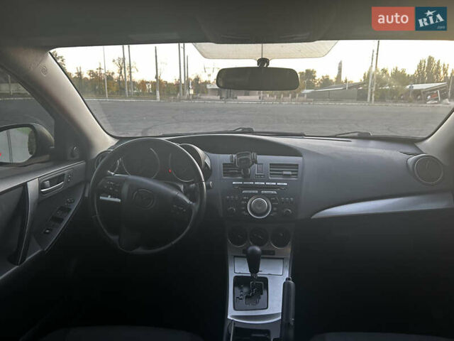 Черный Мазда 3, объемом двигателя 2 л и пробегом 188 тыс. км за 7000 $, фото 6 на Automoto.ua