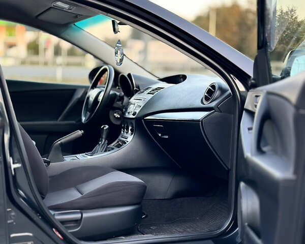 Чорний Мазда 3, об'ємом двигуна 1.6 л та пробігом 300 тис. км за 6500 $, фото 11 на Automoto.ua