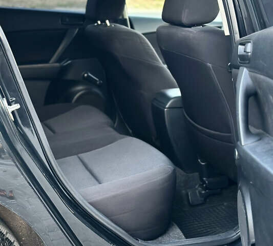 Чорний Мазда 3, об'ємом двигуна 1.6 л та пробігом 300 тис. км за 6500 $, фото 12 на Automoto.ua