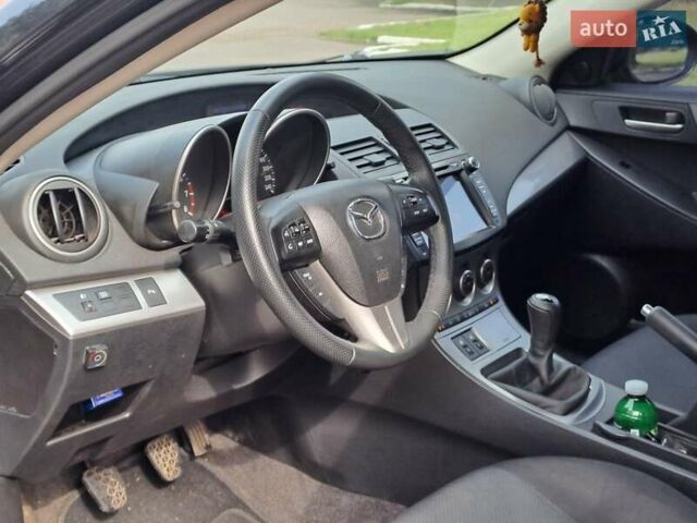 Черный Мазда 3, объемом двигателя 2 л и пробегом 258 тыс. км за 7100 $, фото 11 на Automoto.ua