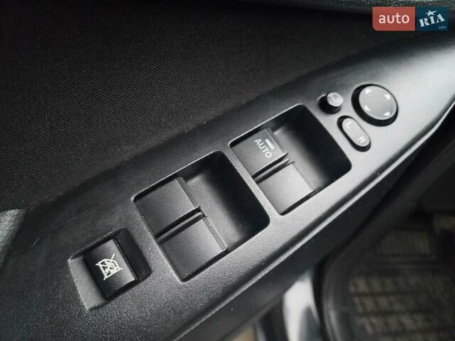 Черный Мазда 3, объемом двигателя 1.6 л и пробегом 257 тыс. км за 7850 $, фото 17 на Automoto.ua