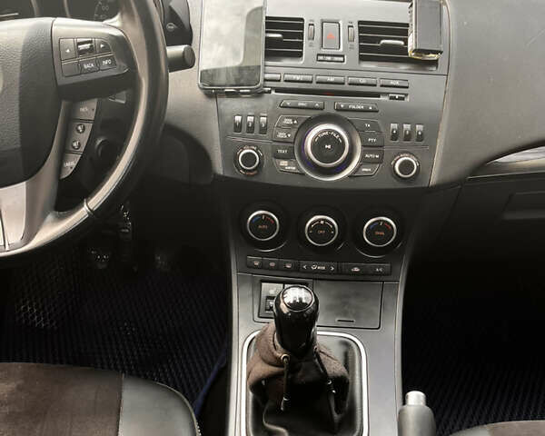 Чорний Мазда 3, об'ємом двигуна 1.6 л та пробігом 245 тис. км за 6800 $, фото 13 на Automoto.ua