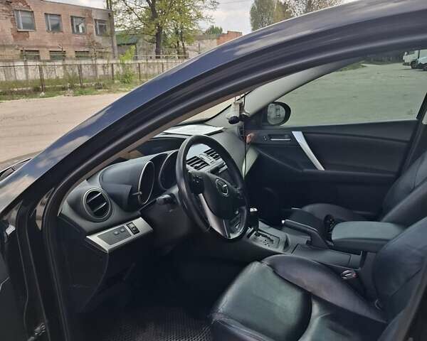 Черный Мазда 3, объемом двигателя 2 л и пробегом 264 тыс. км за 8500 $, фото 5 на Automoto.ua