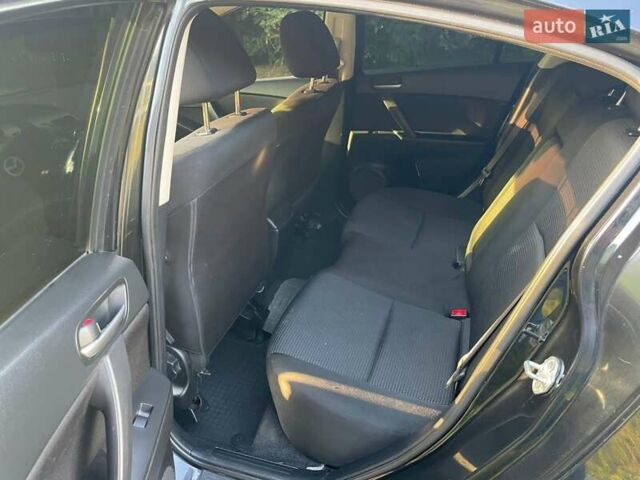 Черный Мазда 3, объемом двигателя 1.6 л и пробегом 180 тыс. км за 6300 $, фото 8 на Automoto.ua