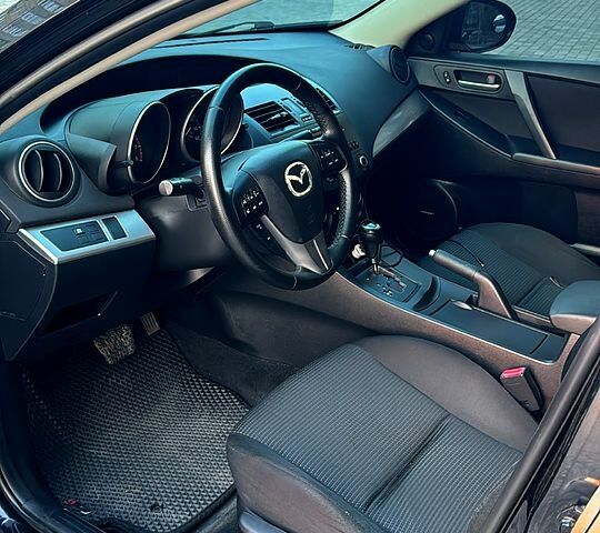 Чорний Мазда 3, об'ємом двигуна 2 л та пробігом 140 тис. км за 7700 $, фото 7 на Automoto.ua