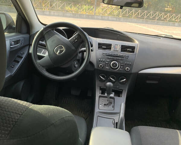 Черный Мазда 3, объемом двигателя 2 л и пробегом 196 тыс. км за 7200 $, фото 13 на Automoto.ua