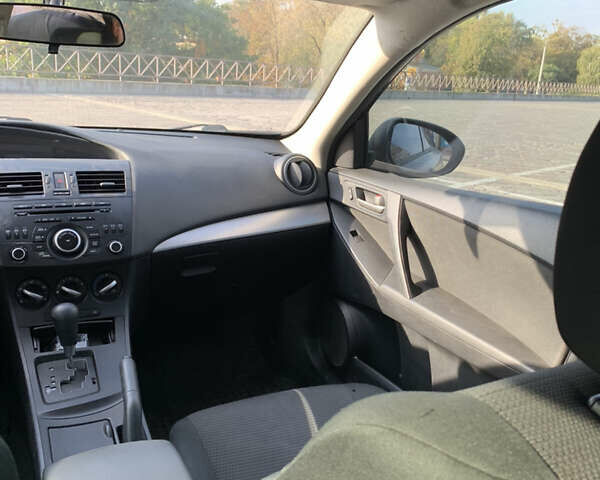 Черный Мазда 3, объемом двигателя 2 л и пробегом 196 тыс. км за 7200 $, фото 14 на Automoto.ua