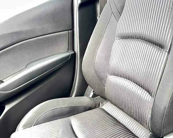 Черный Мазда 3, объемом двигателя 1.5 л и пробегом 143 тыс. км за 9200 $, фото 21 на Automoto.ua