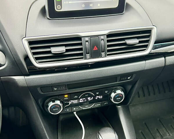 Черный Мазда 3, объемом двигателя 1.5 л и пробегом 143 тыс. км за 9200 $, фото 28 на Automoto.ua