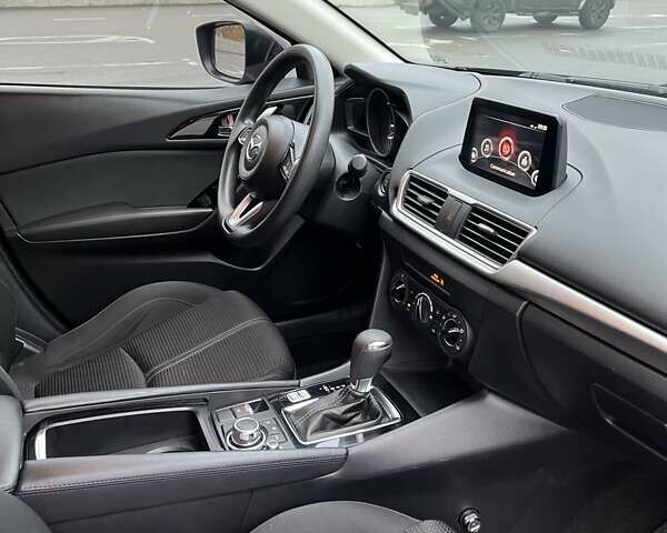 Черный Мазда 3, объемом двигателя 2 л и пробегом 122 тыс. км за 12000 $, фото 36 на Automoto.ua