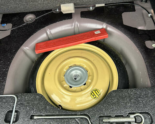 Фиолетовый Мазда 3, объемом двигателя 1.6 л и пробегом 161 тыс. км за 5600 $, фото 9 на Automoto.ua