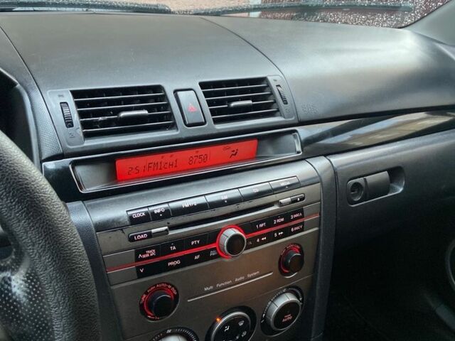 Фиолетовый Мазда 3, объемом двигателя 1.6 л и пробегом 250 тыс. км за 4800 $, фото 2 на Automoto.ua