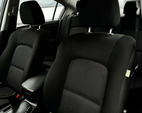 Фіолетовий Мазда 3, об'ємом двигуна 1.6 л та пробігом 204 тис. км за 5250 $, фото 61 на Automoto.ua