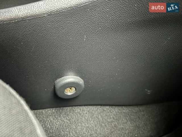 Фиолетовый Мазда 3, объемом двигателя 1.6 л и пробегом 211 тыс. км за 3750 $, фото 29 на Automoto.ua