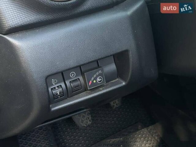 Фиолетовый Мазда 3, объемом двигателя 1.6 л и пробегом 294 тыс. км за 5400 $, фото 12 на Automoto.ua