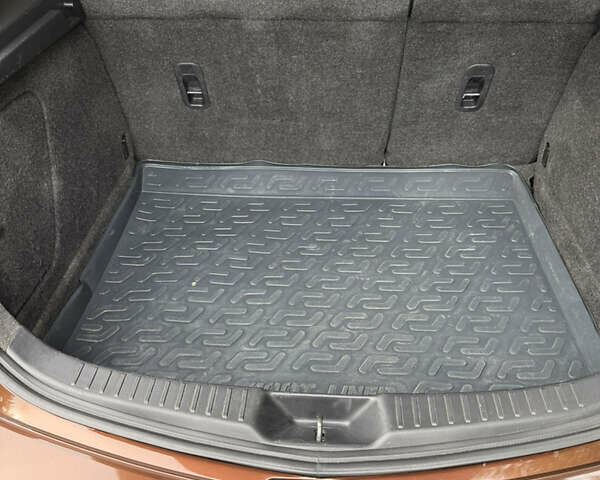 Коричневий Мазда 3, об'ємом двигуна 1.6 л та пробігом 235 тис. км за 7500 $, фото 16 на Automoto.ua