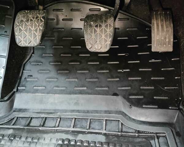 Коричневий Мазда 3, об'ємом двигуна 1.6 л та пробігом 65 тис. км за 9500 $, фото 12 на Automoto.ua