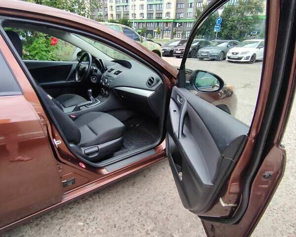 Коричневий Мазда 3, об'ємом двигуна 1.6 л та пробігом 65 тис. км за 9500 $, фото 14 на Automoto.ua