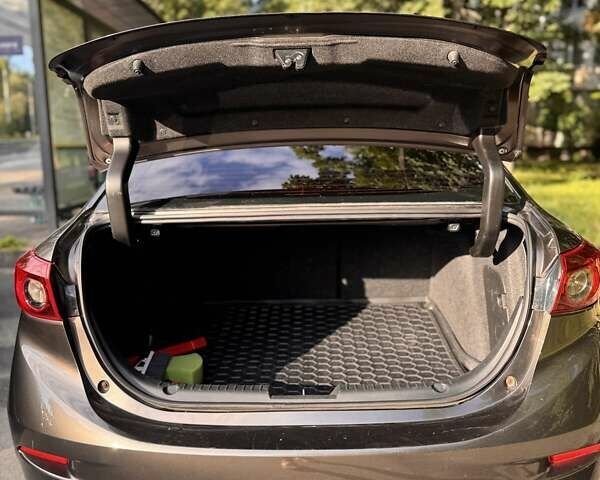 Коричневый Мазда 3, объемом двигателя 2 л и пробегом 190 тыс. км за 11200 $, фото 3 на Automoto.ua