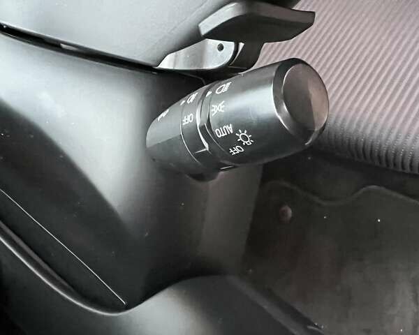 Мазда 3 2016 в Киеве на Automoto.ua Коричневый Мазда 3, объемом двигателя 1.5 л и пробегом 94 тыс. км за 13500 $, фото 27 на Automoto.ua