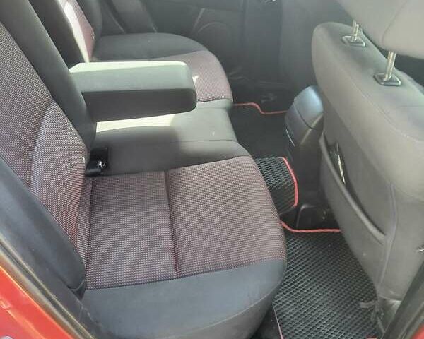 Красный Мазда 3, объемом двигателя 1.6 л и пробегом 255 тыс. км за 3200 $, фото 4 на Automoto.ua