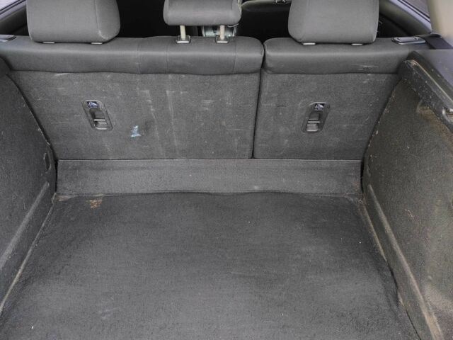 Червоний Мазда 3, об'ємом двигуна 1.6 л та пробігом 280 тис. км за 2750 $, фото 6 на Automoto.ua