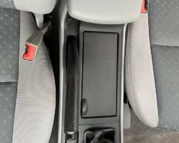 Мазда 3 2005 в Береговом на Automoto.ua Красный Мазда 3, объемом двигателя 1.35 л и пробегом 195 тыс. км за 5100 $, фото 4 на Automoto.ua