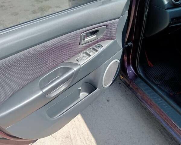 Червоний Мазда 3, об'ємом двигуна 1.6 л та пробігом 250 тис. км за 4200 $, фото 4 на Automoto.ua