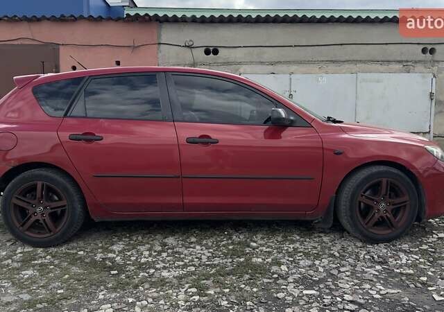 Красный Мазда 3, объемом двигателя 1.6 л и пробегом 216 тыс. км за 4100 $, фото 2 на Automoto.ua