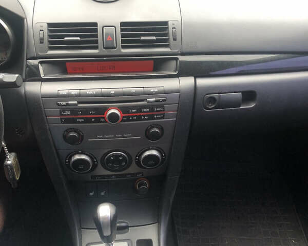 Красный Мазда 3, объемом двигателя 1.6 л и пробегом 200 тыс. км за 5500 $, фото 4 на Automoto.ua