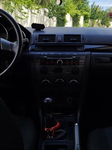 Красный Мазда 3, объемом двигателя 1.6 л и пробегом 133 тыс. км за 6600 $, фото 9 на Automoto.ua