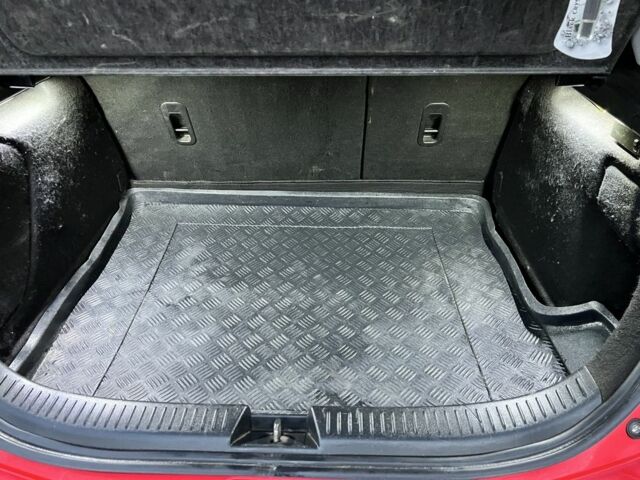 Красный Мазда 3, объемом двигателя 1.6 л и пробегом 149 тыс. км за 6500 $, фото 3 на Automoto.ua