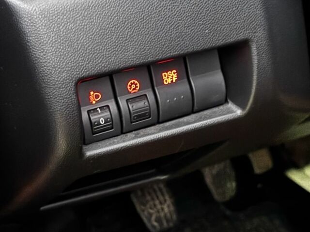 Красный Мазда 3, объемом двигателя 1.6 л и пробегом 232 тыс. км за 5600 $, фото 7 на Automoto.ua