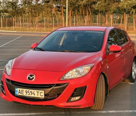 Красный Мазда 3, объемом двигателя 2 л и пробегом 198 тыс. км за 7500 $, фото 1 на Automoto.ua