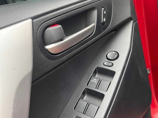 Красный Мазда 3, объемом двигателя 2.5 л и пробегом 180 тыс. км за 8700 $, фото 7 на Automoto.ua