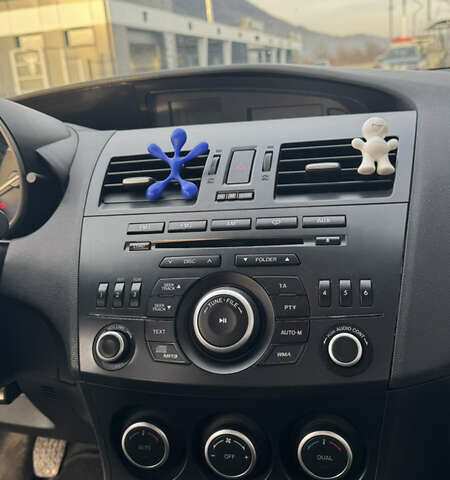 Красный Мазда 3, объемом двигателя 1.56 л и пробегом 275 тыс. км за 7000 $, фото 12 на Automoto.ua