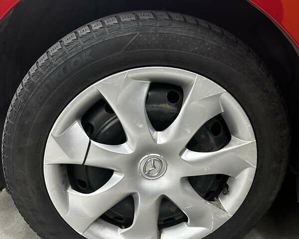 Красный Мазда 3, объемом двигателя 2 л и пробегом 150 тыс. км за 12000 $, фото 11 на Automoto.ua