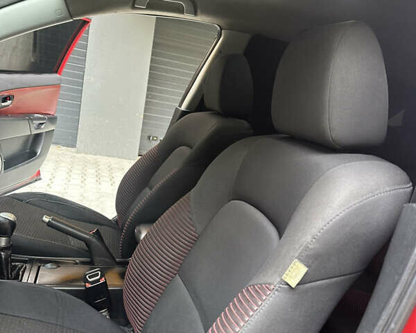 Красный Мазда 3, объемом двигателя 2 л и пробегом 250 тыс. км за 3650 $, фото 12 на Automoto.ua