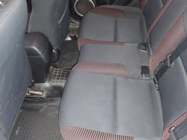 Красный Мазда 3, объемом двигателя 2 л и пробегом 211 тыс. км за 4350 $, фото 2 на Automoto.ua