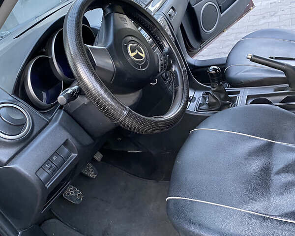 Красный Мазда 3, объемом двигателя 2 л и пробегом 283 тыс. км за 3800 $, фото 16 на Automoto.ua