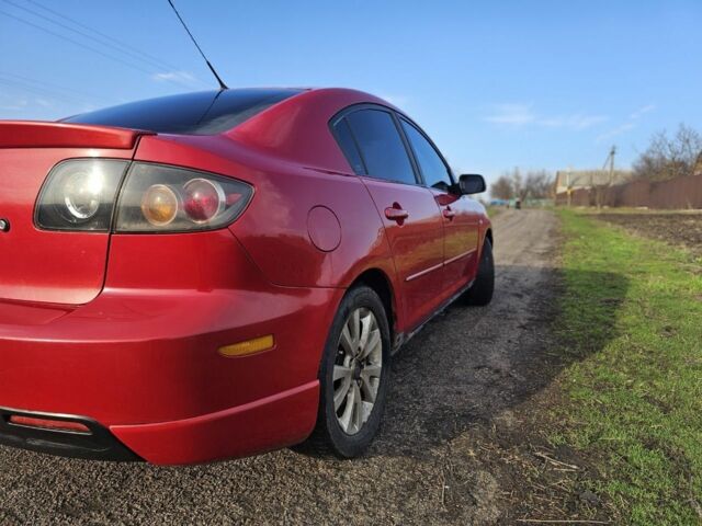 Красный Мазда 3, объемом двигателя 2 л и пробегом 260 тыс. км за 4800 $, фото 3 на Automoto.ua