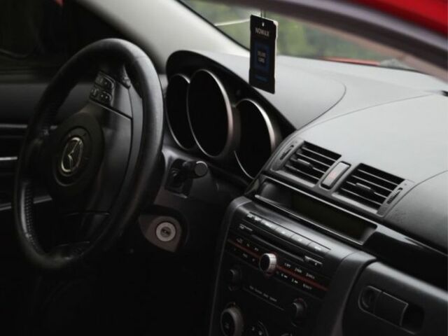 Червоний Мазда 3, об'ємом двигуна 1.6 л та пробігом 350 тис. км за 4250 $, фото 19 на Automoto.ua