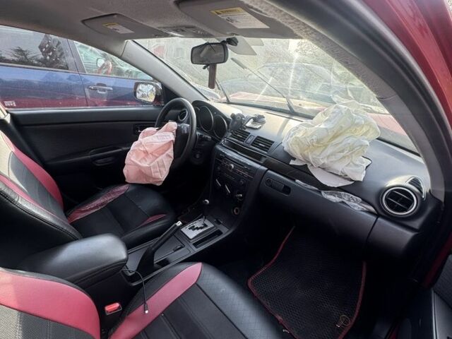 Красный Мазда 3, объемом двигателя 2 л и пробегом 295 тыс. км за 3000 $, фото 3 на Automoto.ua