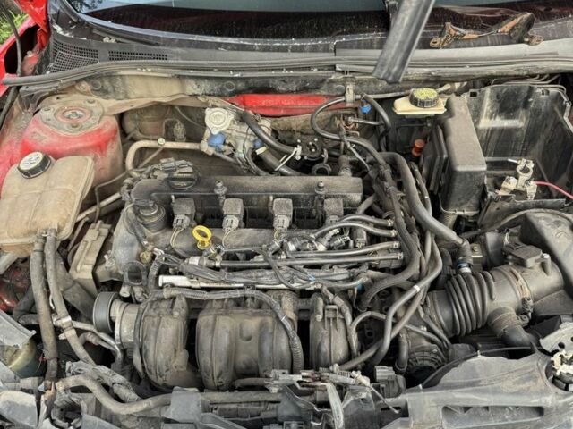 Красный Мазда 3, объемом двигателя 2 л и пробегом 295 тыс. км за 3000 $, фото 4 на Automoto.ua